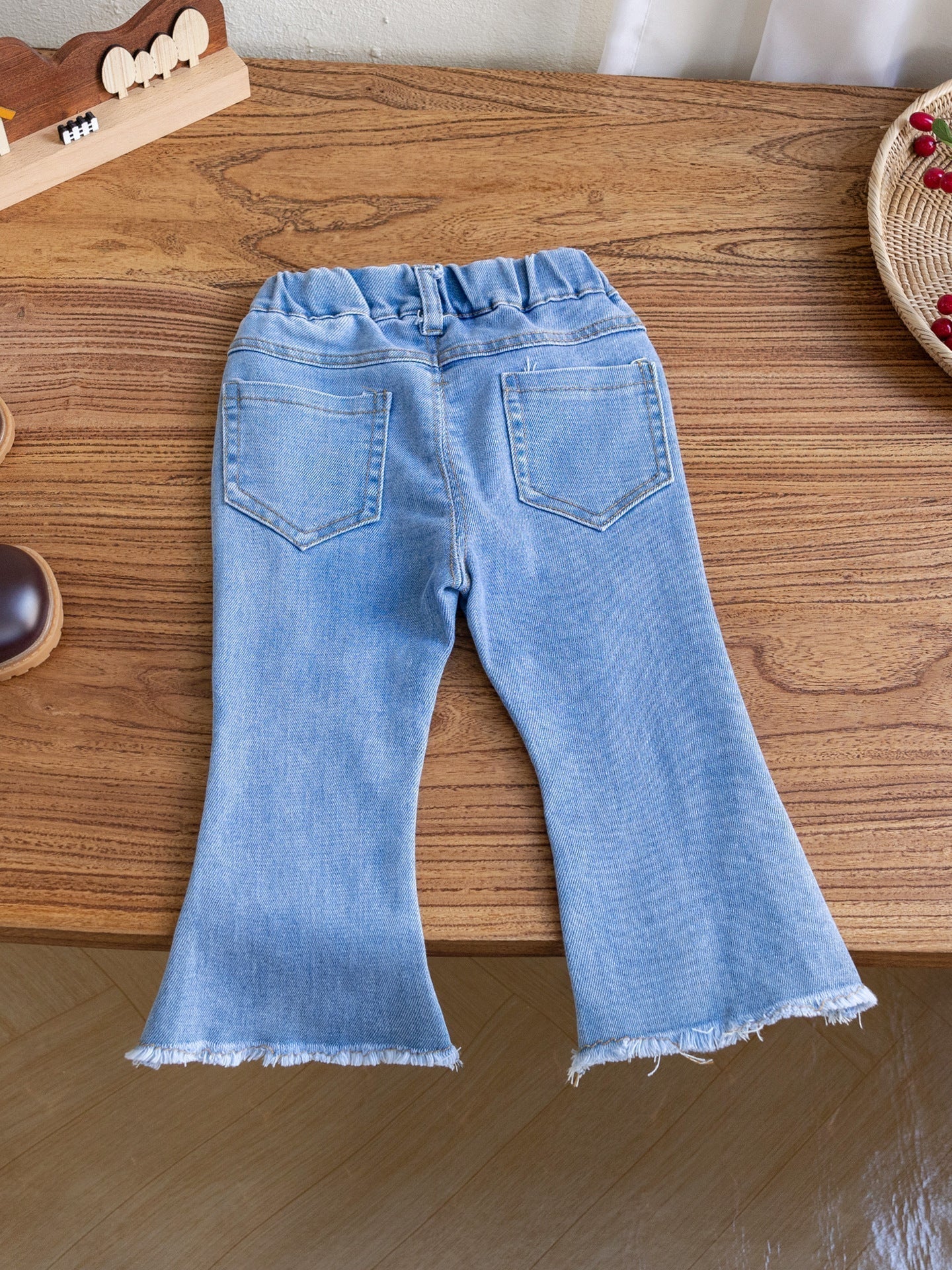 Calça Infantil Feminina Jeans Barra Florzinhas - BABYLIFEBabyLifeBABYLIFE6 - 12 MesesCalça Infantil Feminina Jeans Barra Florzinhas