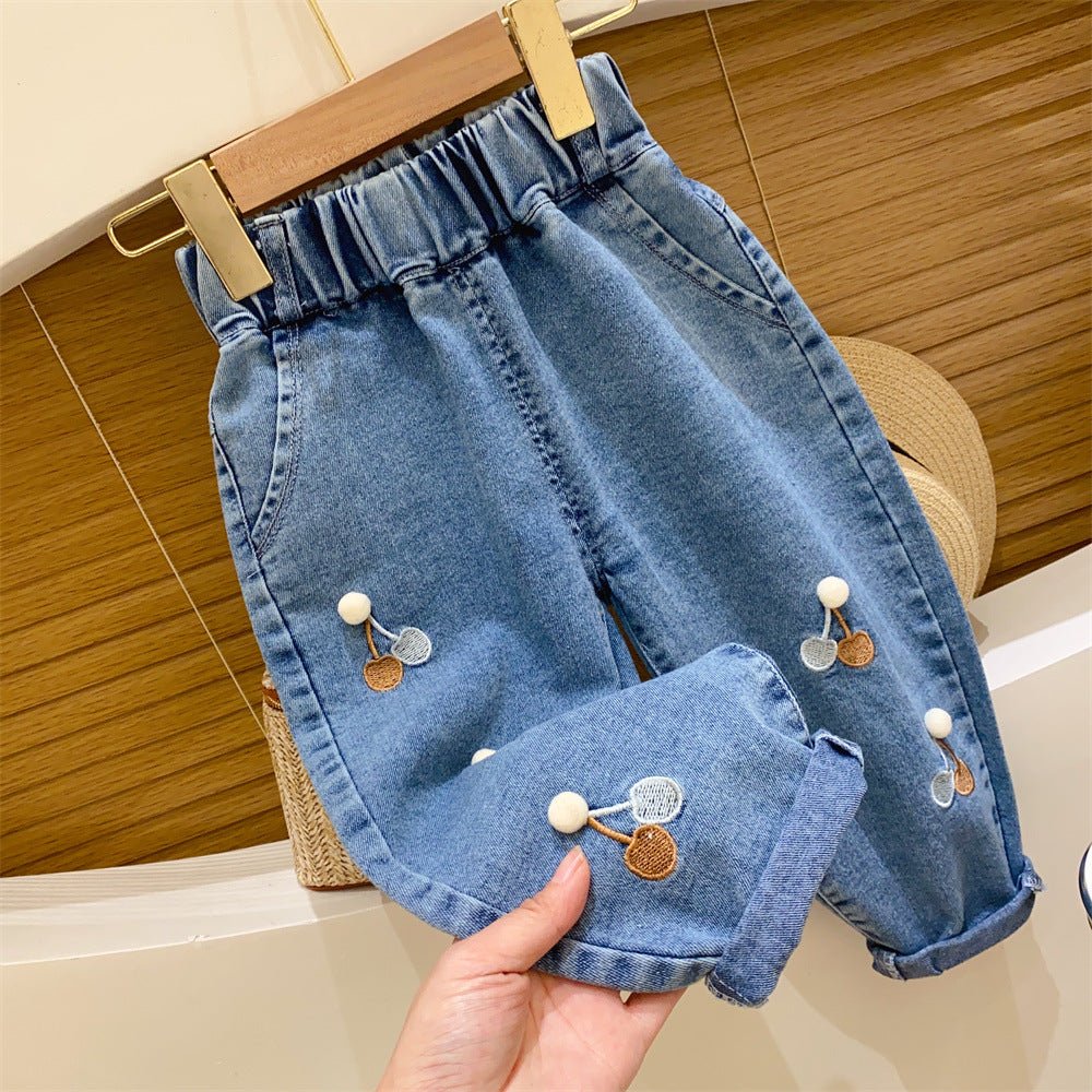 Calça Infantil Feminina Jeans Florzinhas e Coraçõeszinhos - BABYLIFEBabyLifeBABYLIFECerejinhaCalça Infantil Feminina Jeans Florzinhas e Coraçõeszinhos6 - 12 Meses
