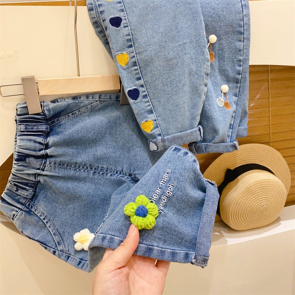 Calça Infantil Feminina Jeans Florzinhas e Coraçõeszinhos - BABYLIFEBabyLifeBABYLIFECoraçãoCalça Infantil Feminina Jeans Florzinhas e Coraçõeszinhos6 - 12 Meses