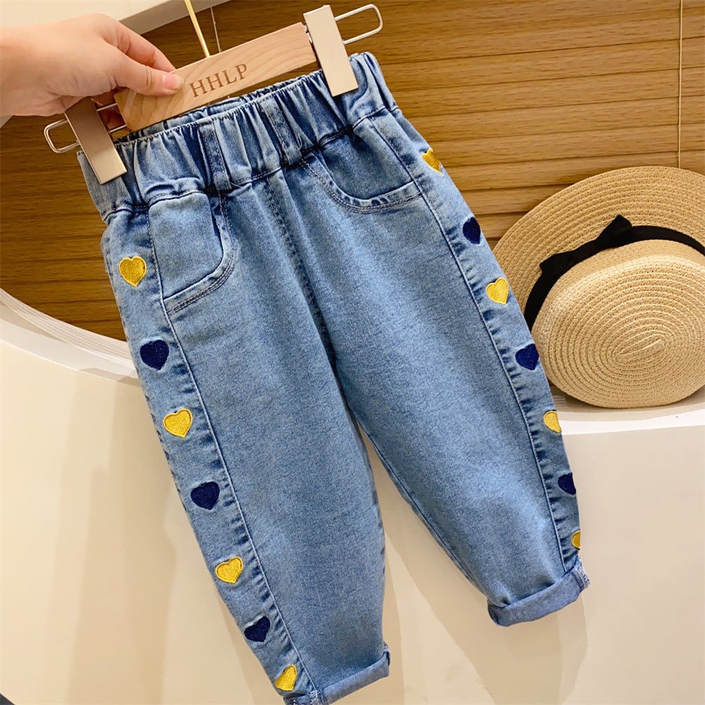 Calça Infantil Feminina Jeans Florzinhas e Coraçõeszinhos - BABYLIFEBabyLifeBABYLIFECoraçãoCalça Infantil Feminina Jeans Florzinhas e Coraçõeszinhos6 - 12 Meses
