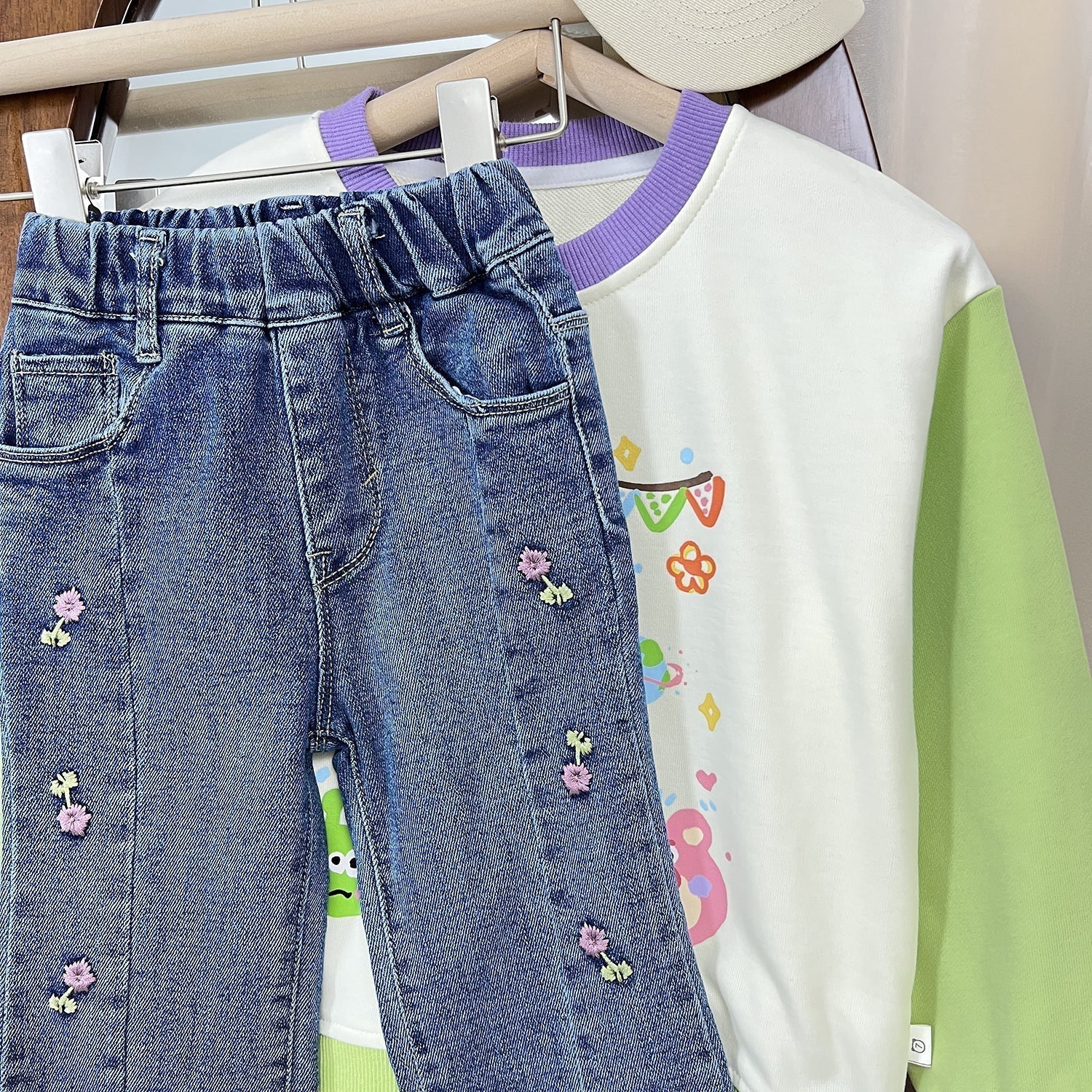 Calça Infantil Feminina Jeans Florzinhas - BABYLIFEBabyLifeBABYLIFE6 - 12 MesesCalça Infantil Feminina Jeans Florzinhas