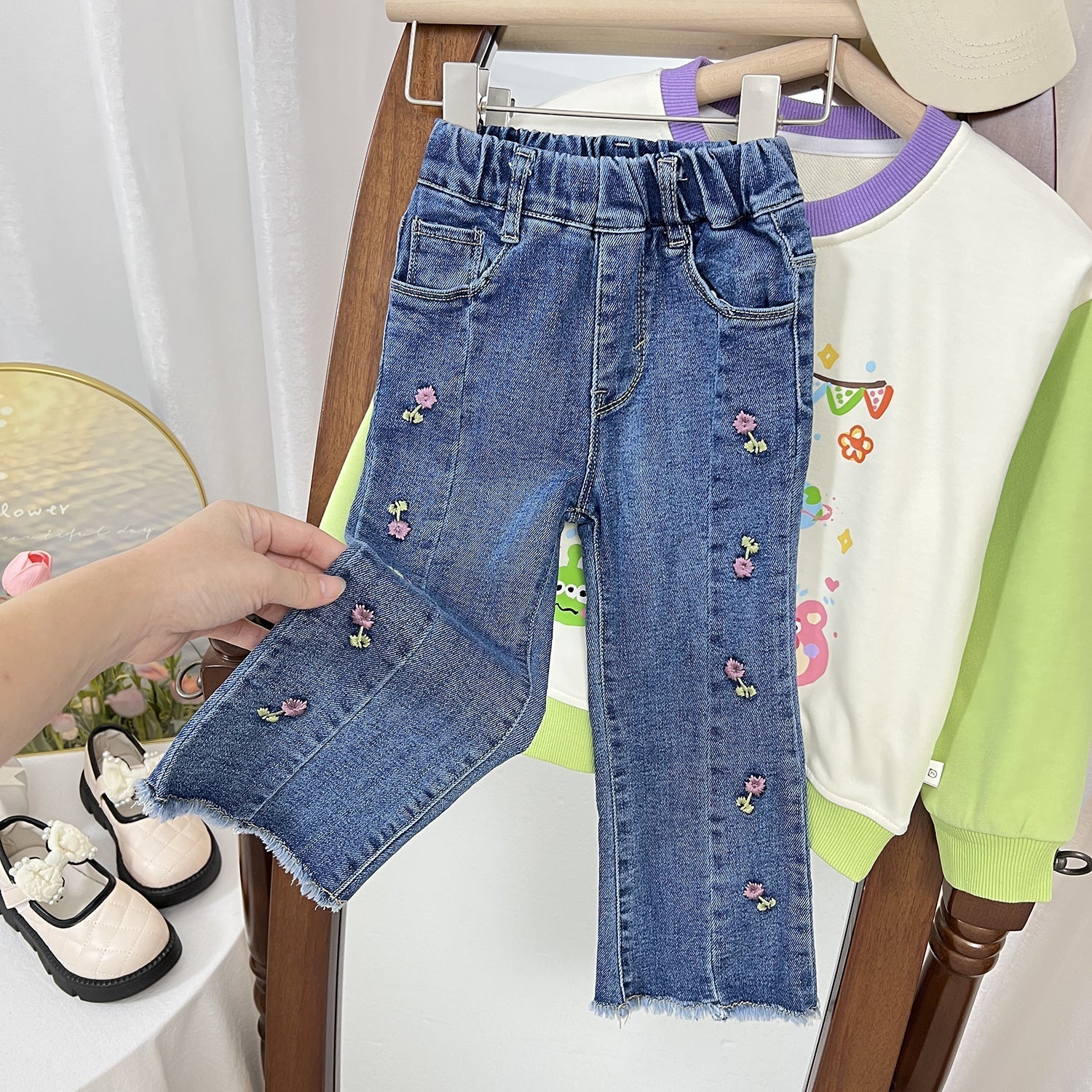 Calça Infantil Feminina Jeans Florzinhas - BABYLIFEBabyLifeBABYLIFE6 - 12 MesesCalça Infantil Feminina Jeans Florzinhas