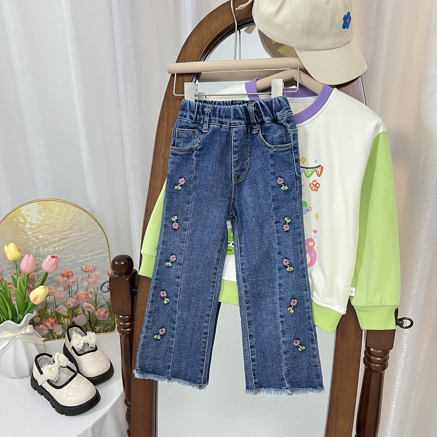 Calça Infantil Feminina Jeans Florzinhas - BABYLIFEBabyLifeBABYLIFE6 - 12 MesesCalça Infantil Feminina Jeans Florzinhas