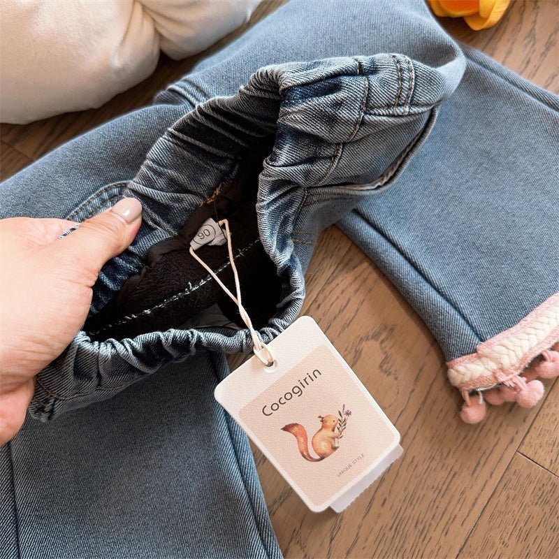 Calça Infantil Feminina Jeans Pompomzinho - BABYLIFEBabyLifeBABYLIFE1 - 2 AnosCalça Infantil Feminina Jeans Pompomzinho