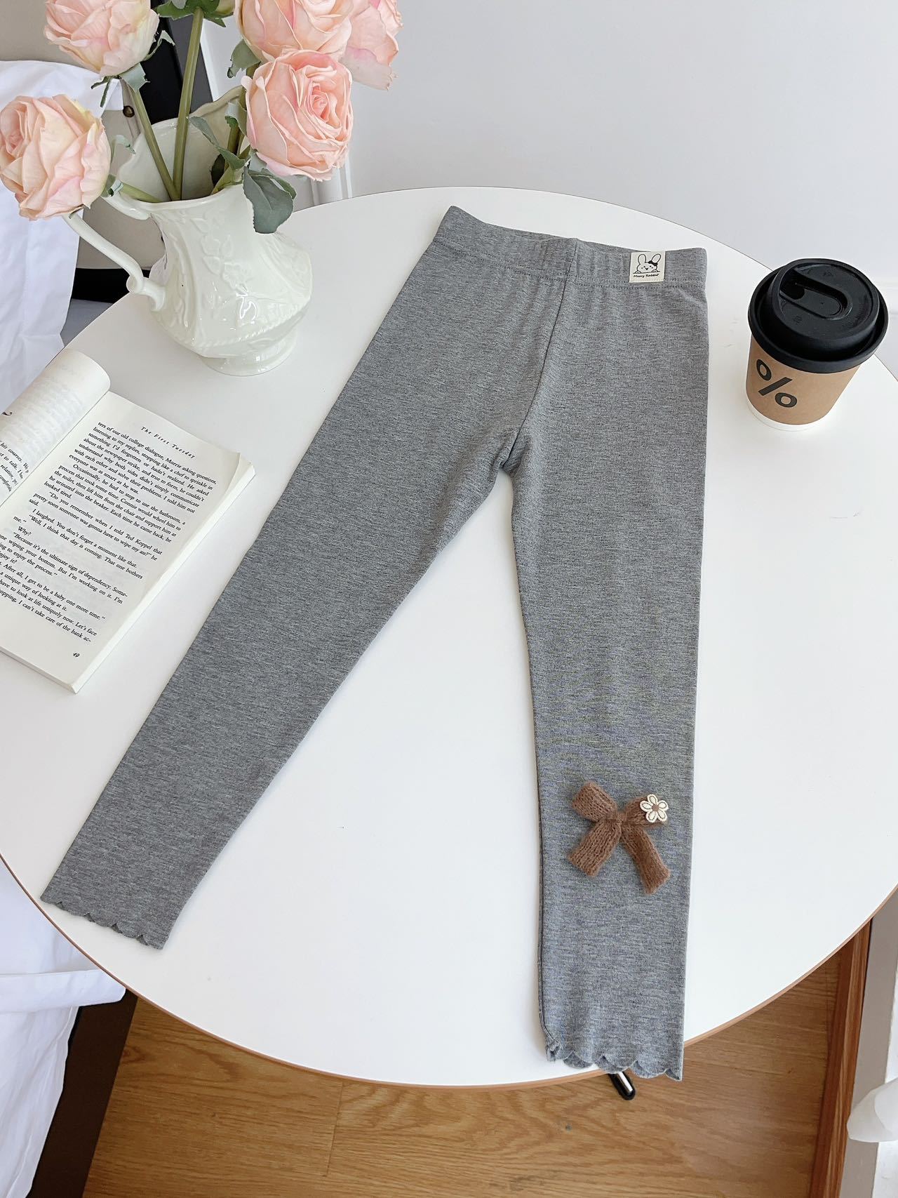 Calça Infantil Feminina Laço Florzinha - BABYLIFEBabyLifeBABYLIFECinzaCalça Infantil Feminina Laço Florzinha3 - 4 Anos