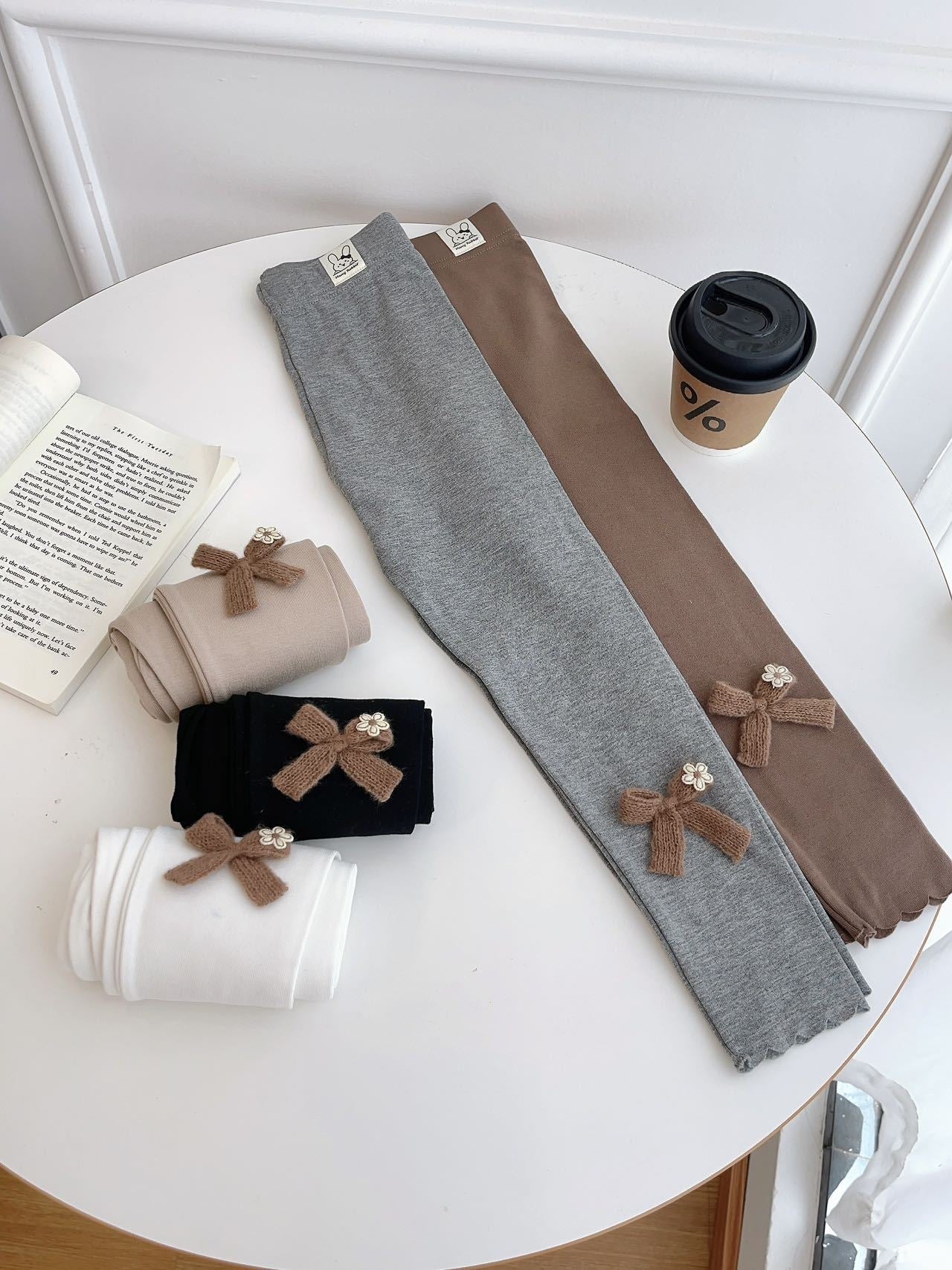 Calça Infantil Feminina Laço Florzinha - BABYLIFEBabyLifeBABYLIFECinzaCalça Infantil Feminina Laço Florzinha3 - 4 Anos