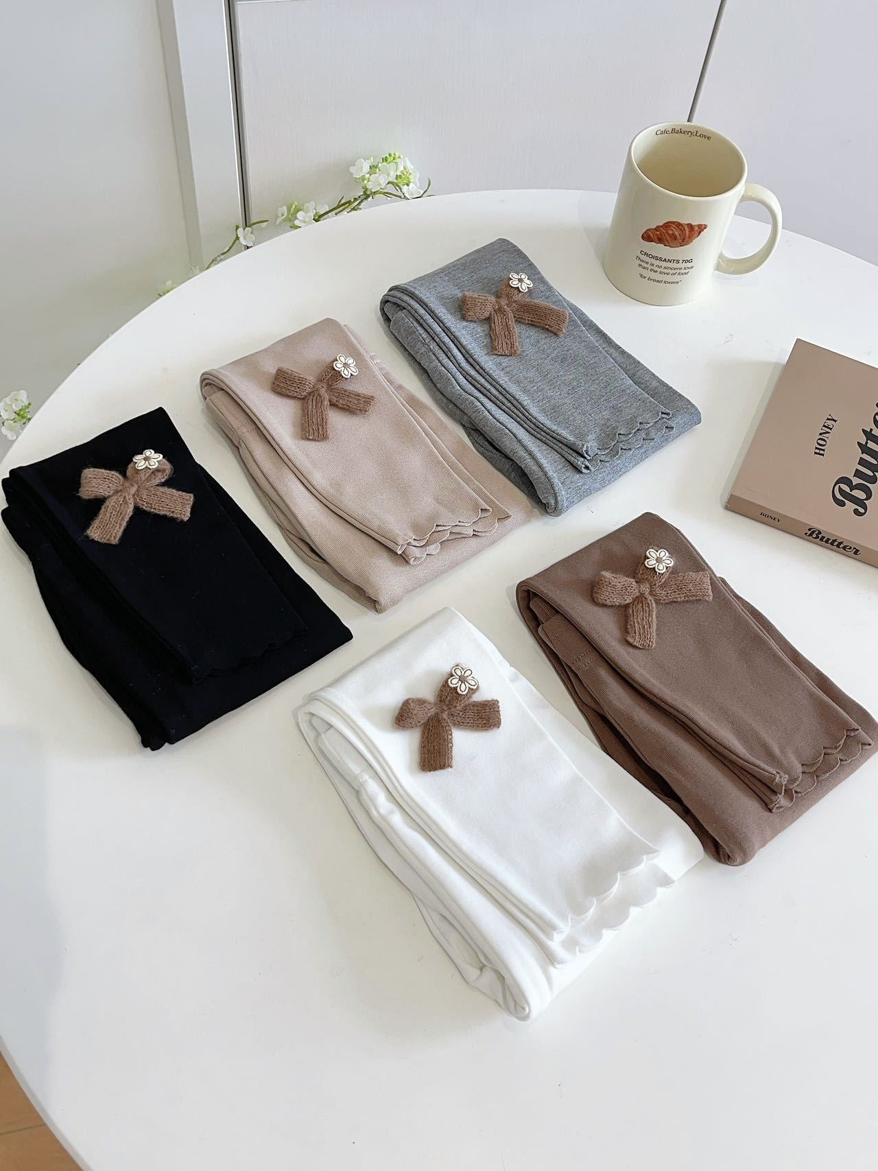 Calça Infantil Feminina Laço Florzinha - BABYLIFEBabyLifeBABYLIFECinzaCalça Infantil Feminina Laço Florzinha3 - 4 Anos