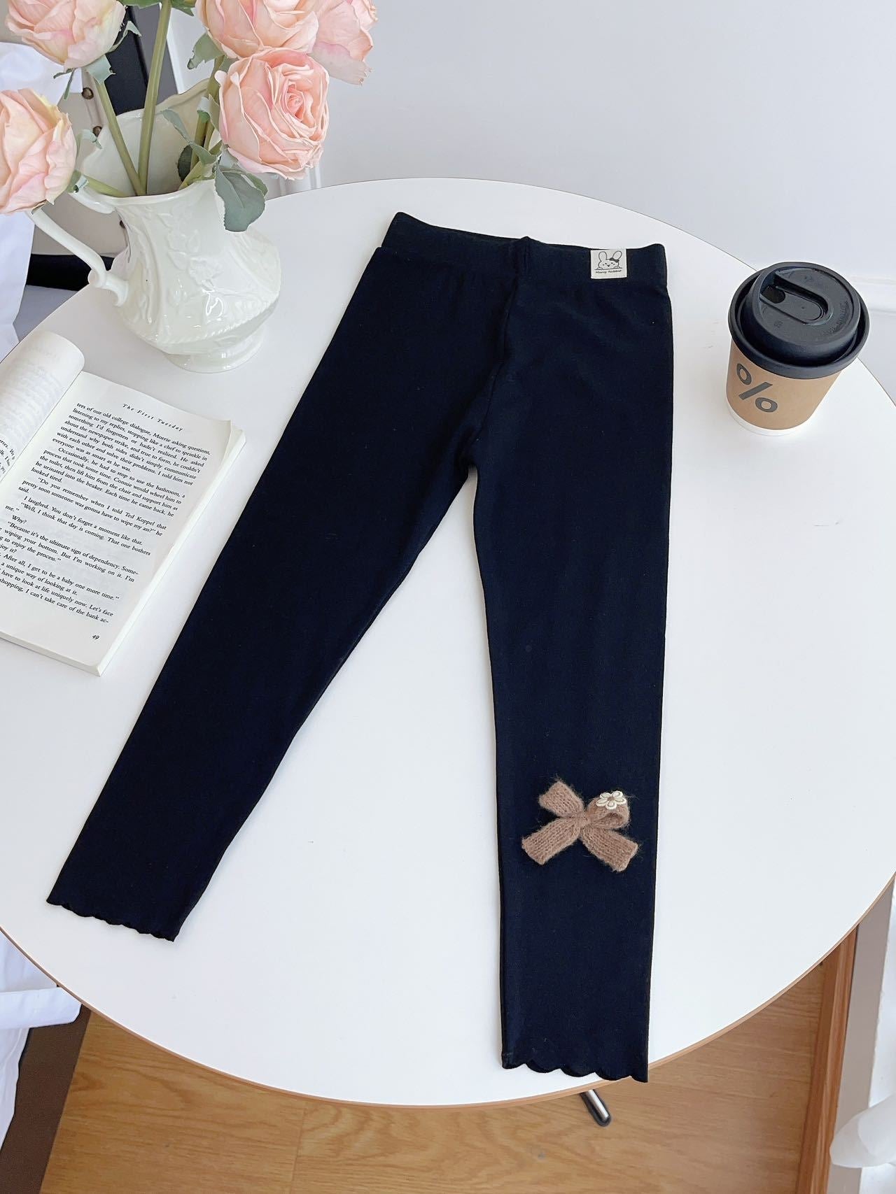 Calça Infantil Feminina Laço Florzinha - BABYLIFEBabyLifeBABYLIFEPretoCalça Infantil Feminina Laço Florzinha3 - 4 Anos