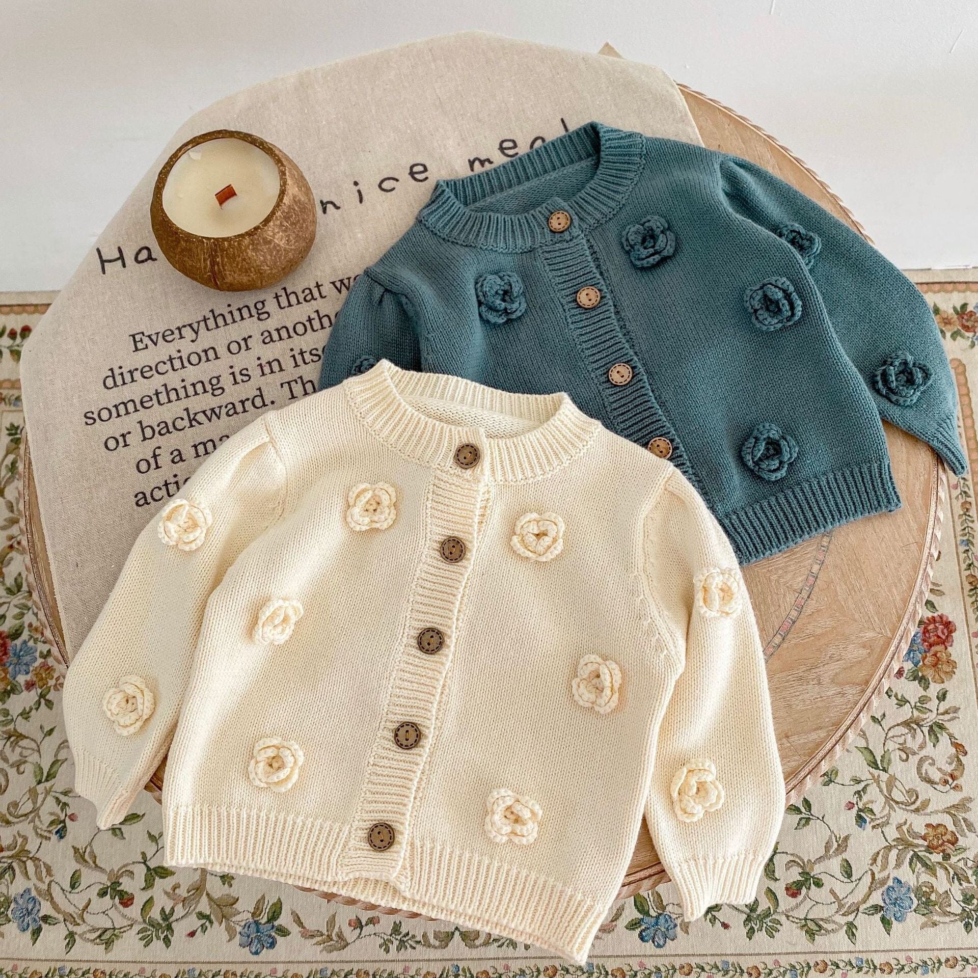 Casaco Infantil Feminino Botões Florzinhas - BABYLIFEBabyLifeBABYLIFE14:771Beige;200000463:2000250030-6 MonthsBegeCasaco Infantil Feminino Botões Florzinhas0 - 6 Meses