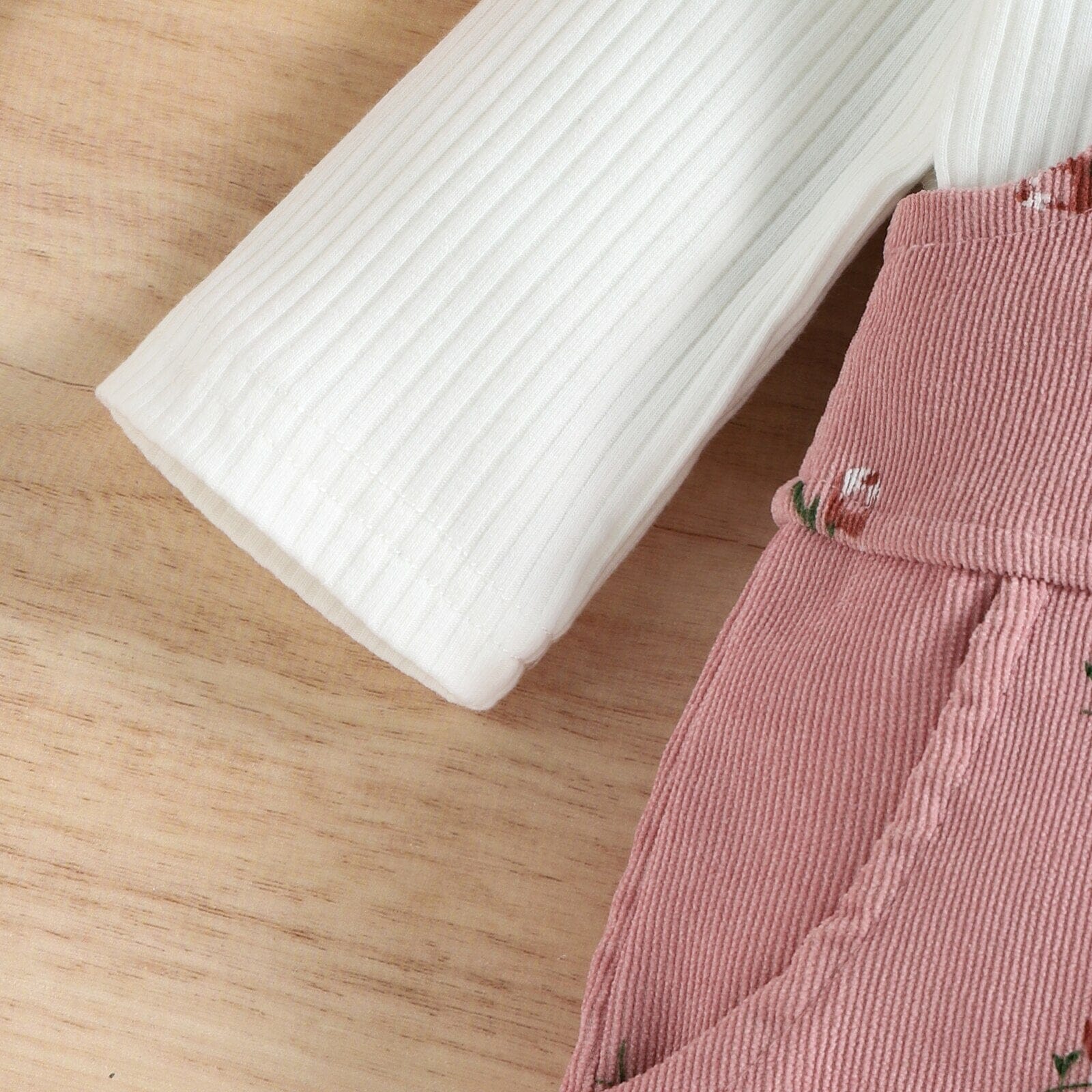 Jardineira Infantil Feminina Rosa e Flores - BABYLIFE0BabyLifeBABYLIFE200000463:2006618969 - 12 MesesJardineira Infantil Feminina Rosa e Flores