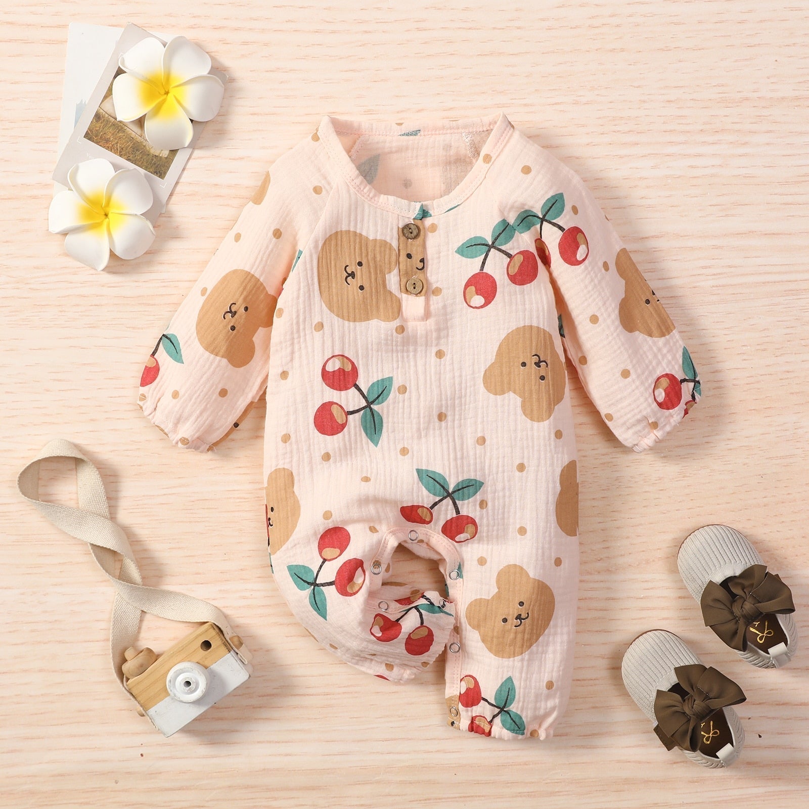 Macacão Infantil Feminino Ursinho com Cerejas - BABYLIFEMacacãoBabyLifeBABYLIFE200000463:2000250030 - 3 Meses 49cmMacacão Infantil Feminino Ursinho com Cerejas