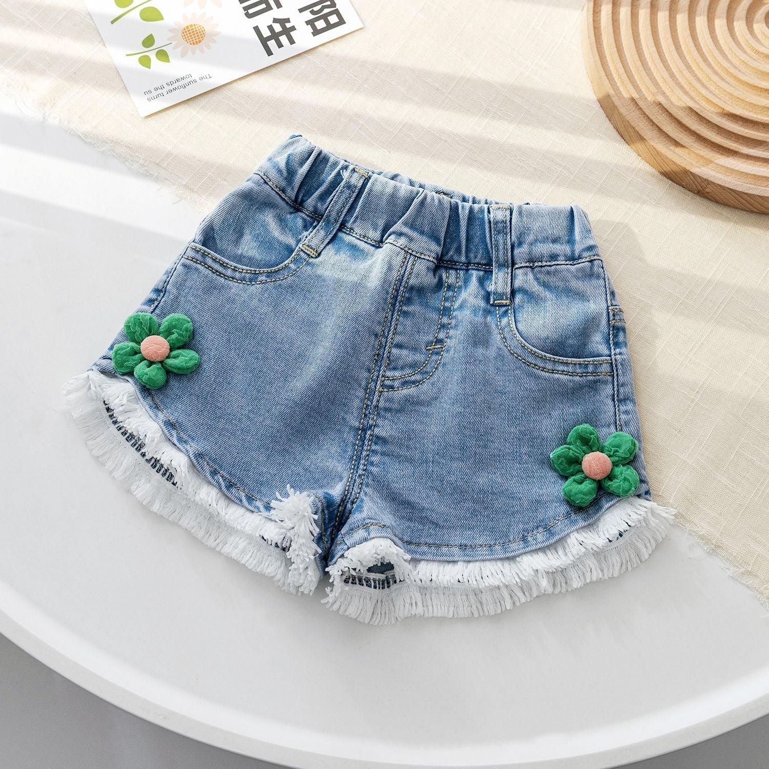 Shorts Infantil Feminino Jeans Florzinhas - BABYLIFEBabyLifeBABYLIFE6 - 12 MesesShorts Infantil Feminino Jeans Florzinhas