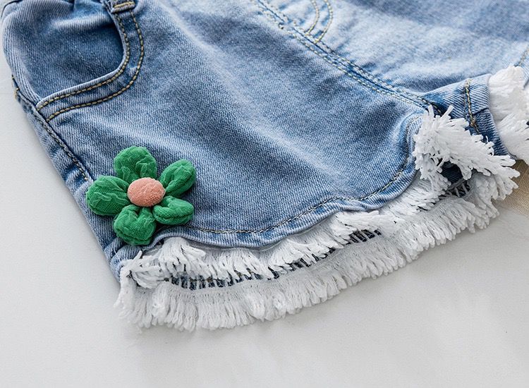 Shorts Infantil Feminino Jeans Florzinhas - BABYLIFEBabyLifeBABYLIFE6 - 12 MesesShorts Infantil Feminino Jeans Florzinhas