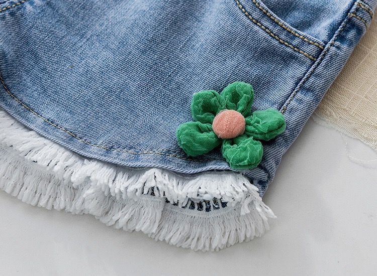 Shorts Infantil Feminino Jeans Florzinhas - BABYLIFEBabyLifeBABYLIFE6 - 12 MesesShorts Infantil Feminino Jeans Florzinhas