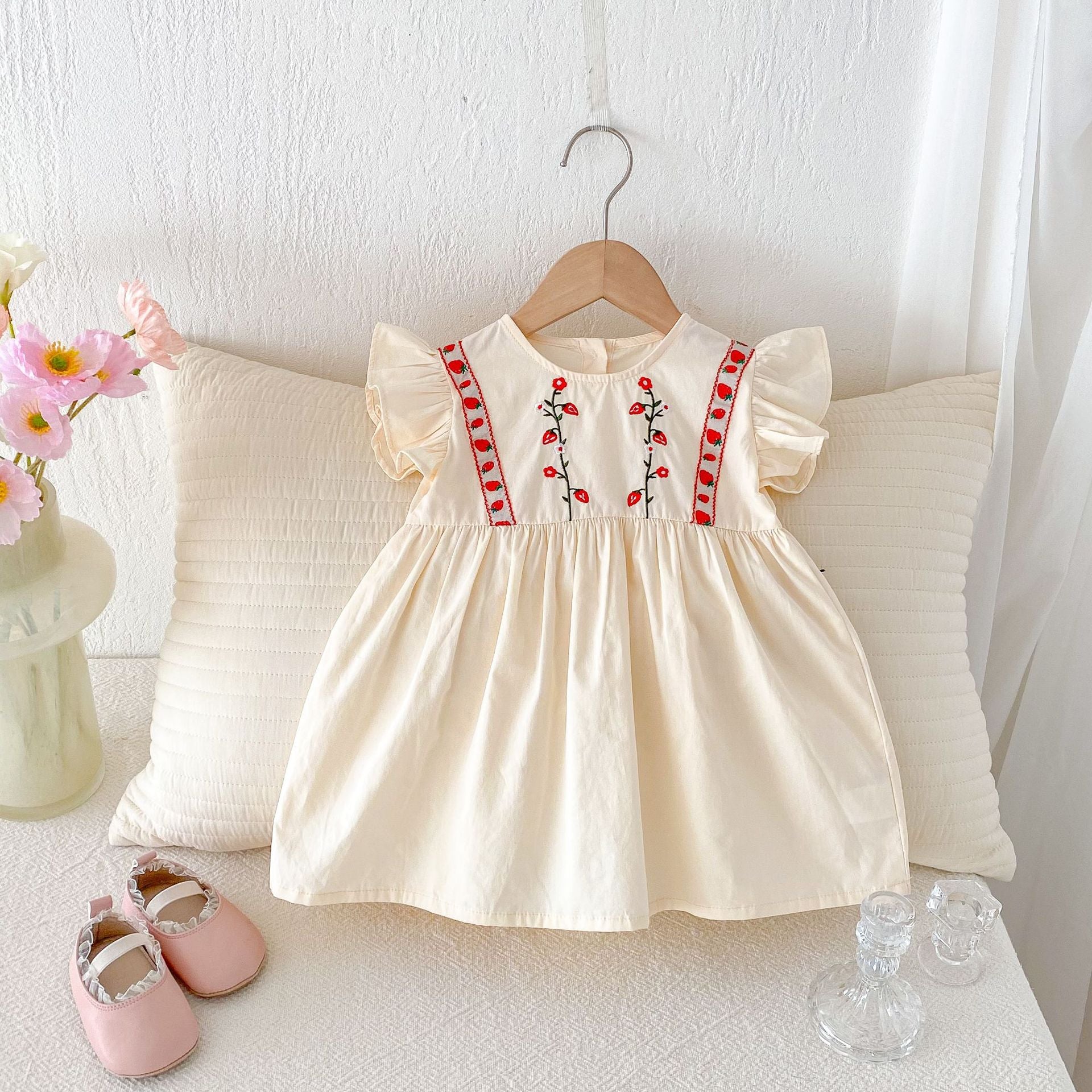Vestido Infantil Bordado Morangos - BABYLIFEBabyLifeBABYLIFEDamascoVestido Infantil Bordado Morangos6 - 12 Meses